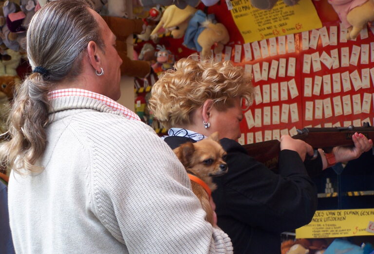 8 Signs of Fear Aggression in Dogs (And 10 Ways To Manage It)