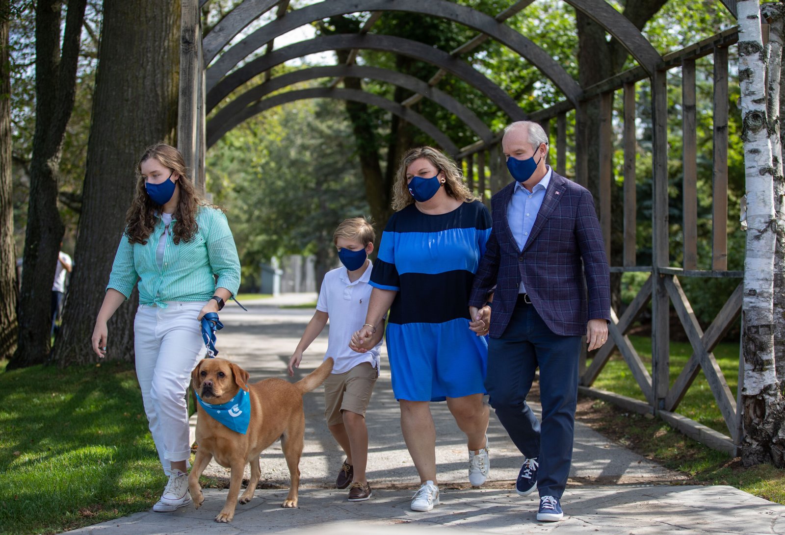 15 Ways Dogs Show Love Without Wagging Tails