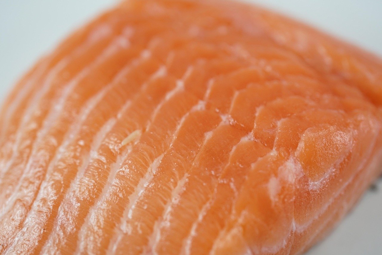 Salmon: Omega-3s for Stronger Defenses (image credits: pixabay)