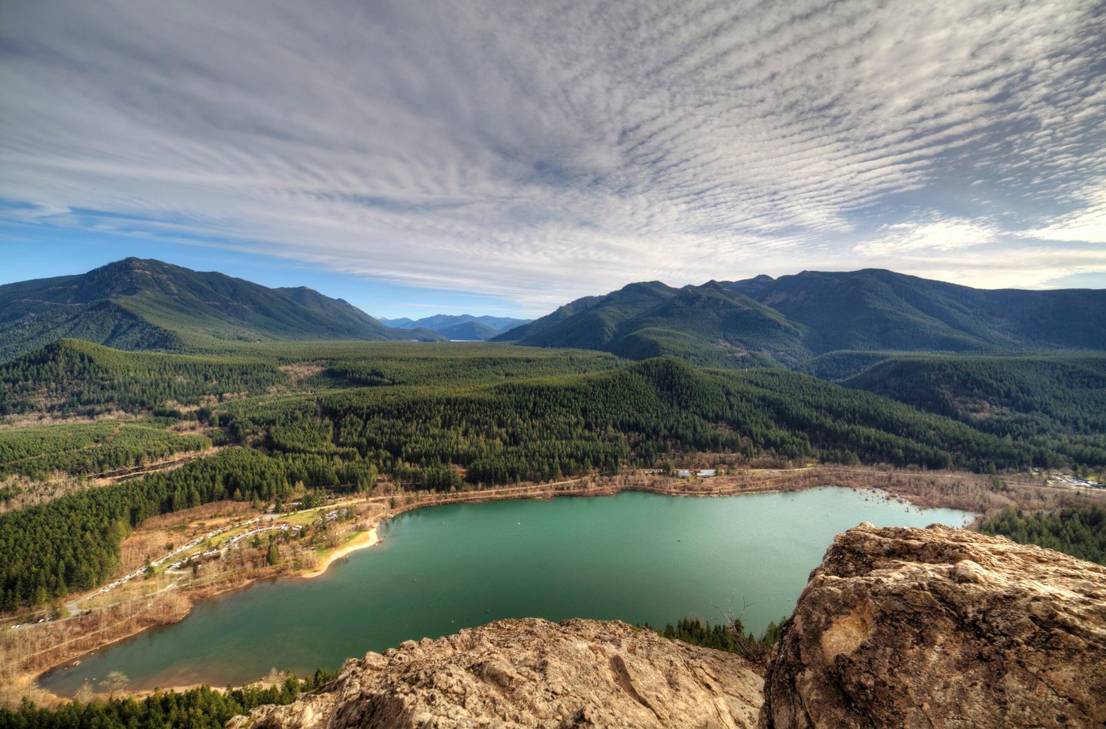 Rattlesnake Ledge Trail, Washington (image credits: wikimedia)