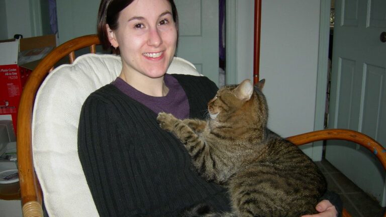 6 Subtle Ways Cats Show Love (That Only True Cat People Notice)