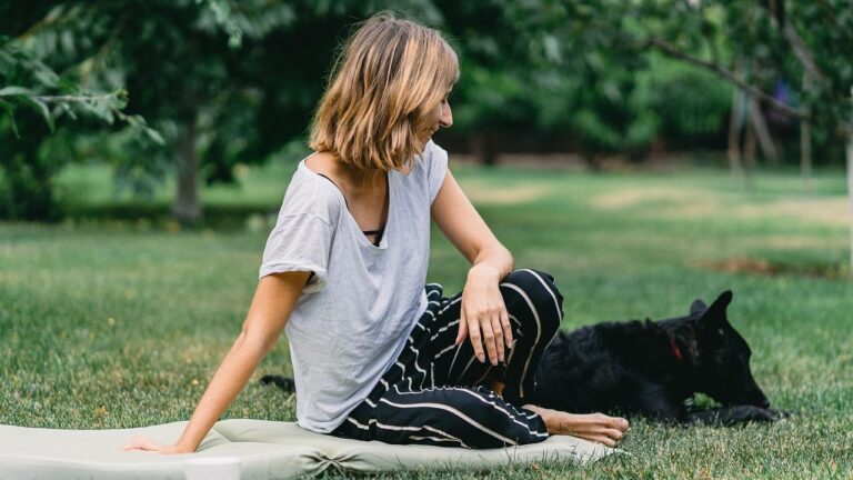 6 Overactive Dog Breeds That Burn Out Owners (And Relaxed Alternatives)