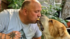 10 Dog Breeds That Stand Guard Against Wolves in Wyoming (And 5 That Don't)