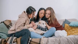 10 Things Your Dog Understands About Your Sadness Before Anyone Else Does