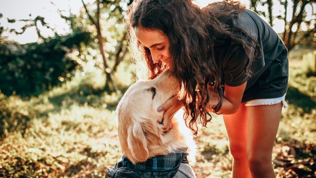 7 Ways Your Dog Behaves Differently Around Men vs Women - And Why