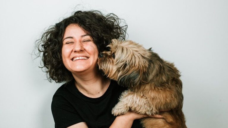 The Psychological Reason Some Dogs Choose One Person and Never Let Go