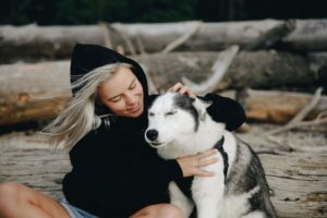 The Zodiac Signs That Thrive With a Husky
