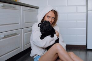 The 8 Dog Breeds Most Recommended by Grief Counsellors for People Over 60 Who Have Lost a Spouse