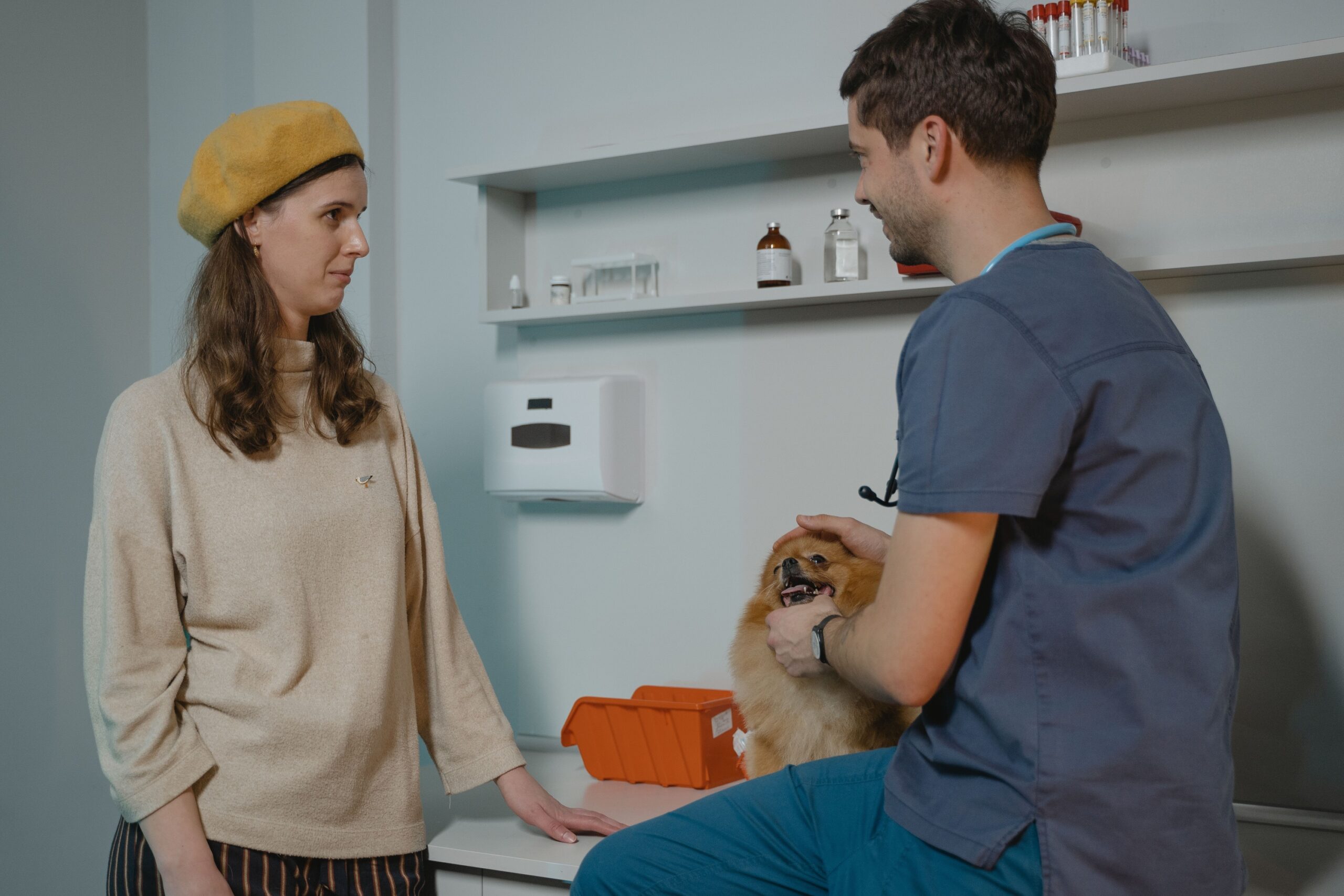 14 Things Vet Receptionists Quietly Notice About Owners Over 70 at Check-In in the First 5 Minutes